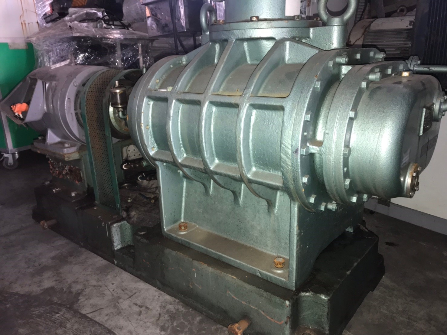 SHINKO SEIKI SMB-2500 Roots Vacuum Pump image