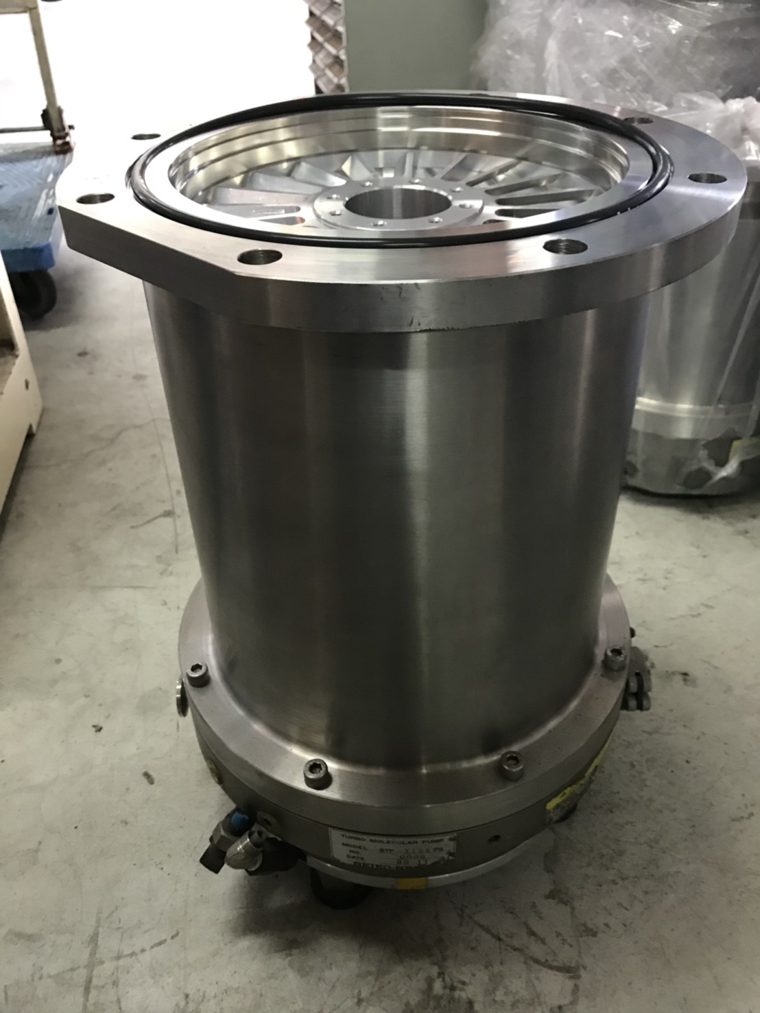 EDWARDS STP-X1000A Turbo Pump image