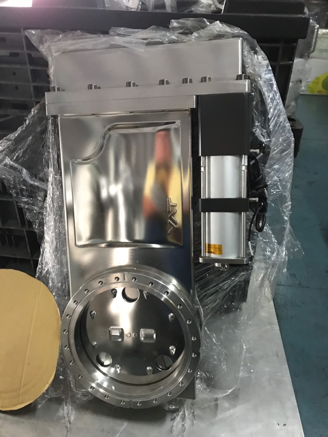 VAT 10846-UE28-AVN2364 Gate Valve image