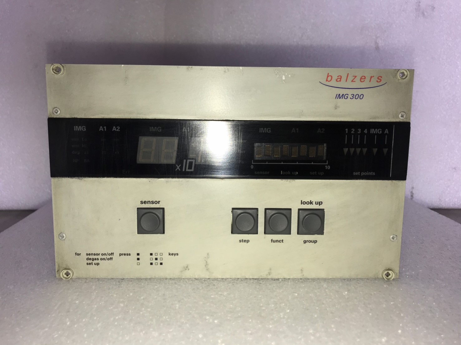 PFEIFFER BALZERS IMG-300 ION GAUGE VACUUM MEASUREMENT SYSTEM image