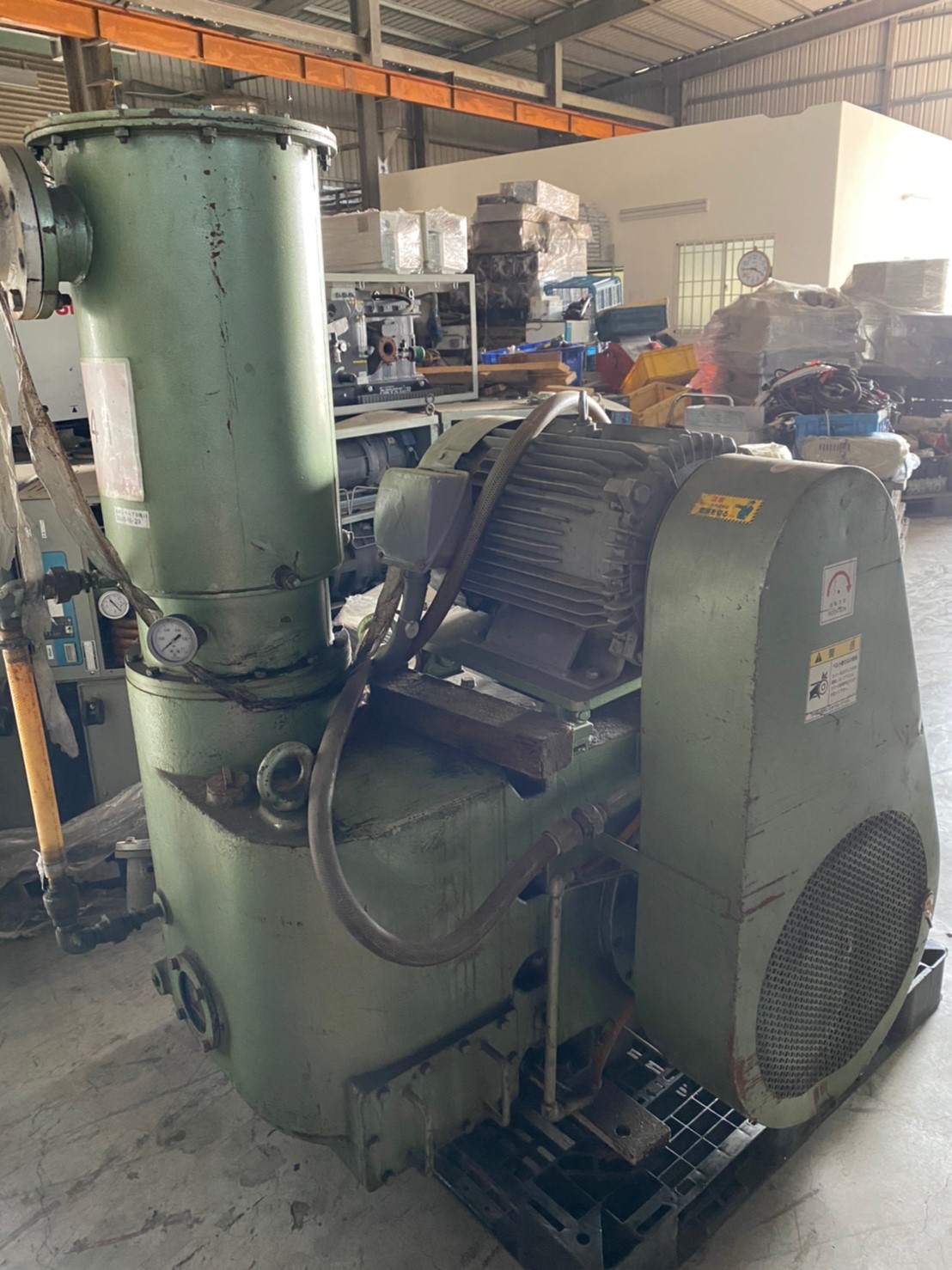 OSAKA P901 OIL-SEALED ROTARY VACUUM PUMP image