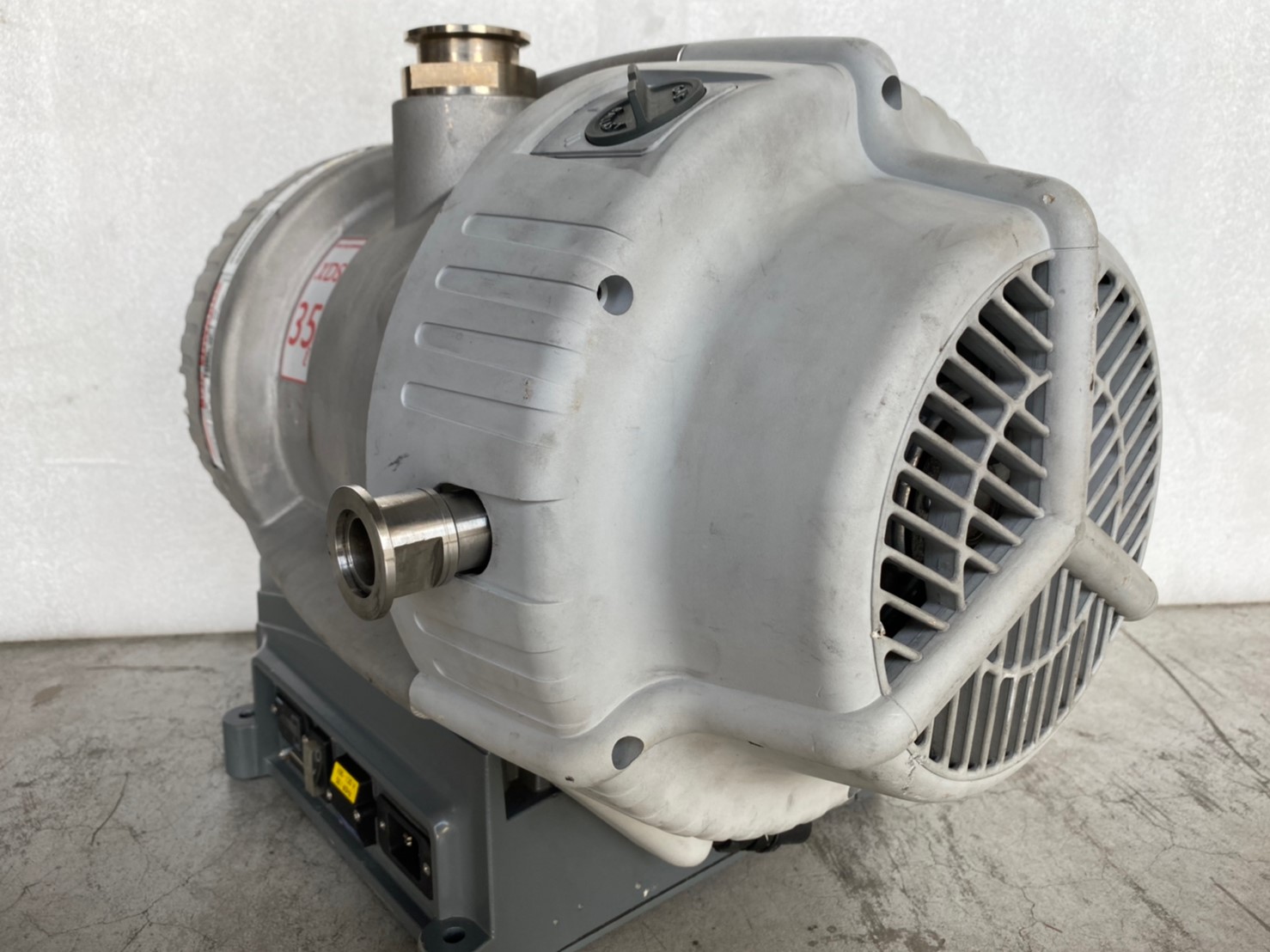 EDWARDS XDS35i Scroll Pump image