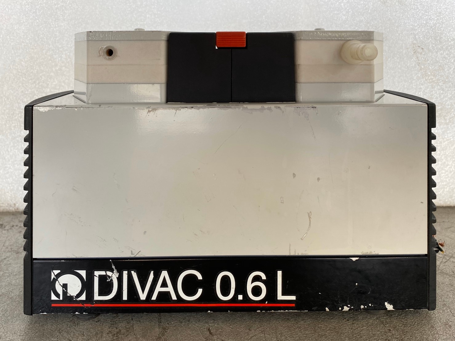 Leybold DIVAC 0.6 L Dry Diaphragm Vacuum Pump image